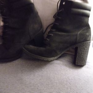 Women's Timberland black boots 2.5" heel